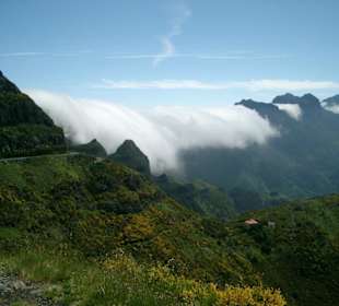 "Wasserfall" der Wolken - Encumeada Pass