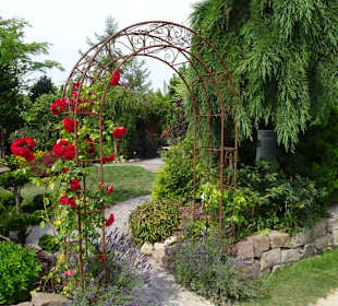 Rundgang durch den Park der Gärten