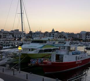 Hafen Cala Ratjada, Rotes Coral Boot