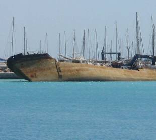 Altes verrostetes Schiff