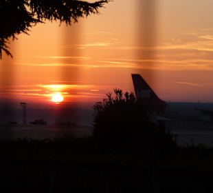 Sonnenuntergang am Flughafen