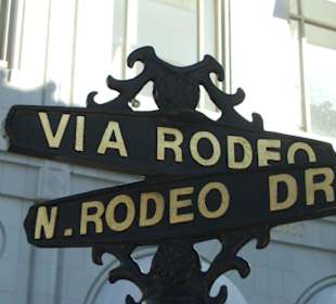Straßenschilder am Rodeo Drive