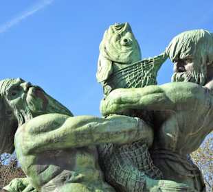 Ansichten des Stuhlmannbrunnens in Altona