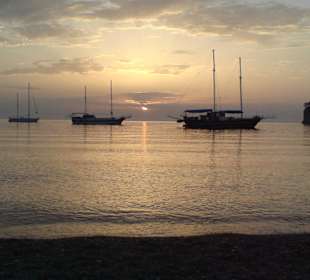 Sonnenaufgang überm Moonlight Beach