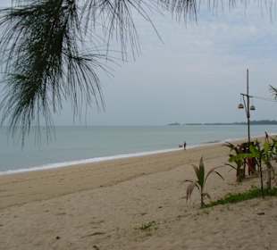 Strand vor dem Restaurant