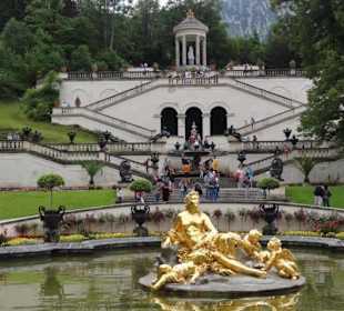 Wasserbecken mit Fontäne