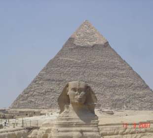 Pyramide mit Sphinx