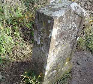 Denkmal bei den Felsengärten