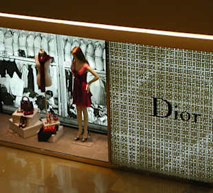 Boutique in ION Orchard