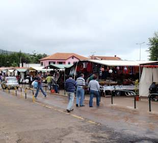 Sonntägliche Marktstände