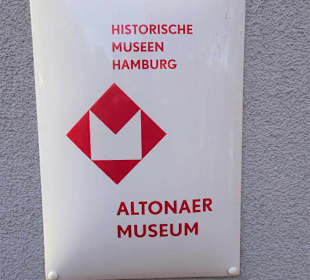 Das Logo des Museums am Eingang