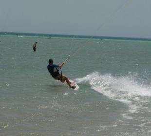 Kitesurfer am Mangrovy Beach (nebenan)