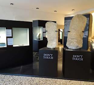 Exponate des Palais Mamming Museum