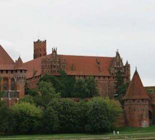 Teil der Anlage vom Flussufer aus