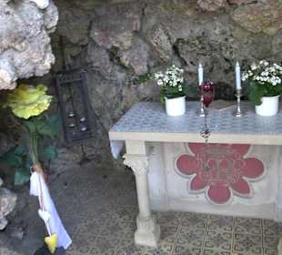 Lourdes-Grotte im Eutinger Friedhof