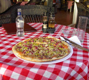 Lecker Pizza in Pizzeria Hawaii
