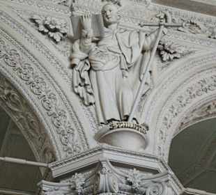 Ausschmückung der Pfeiler