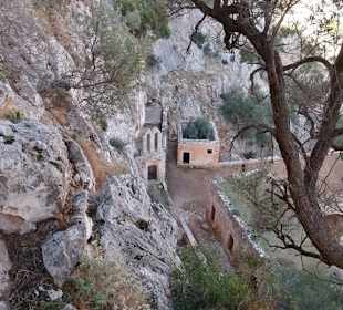 Ruinen des Kloster Katholiko