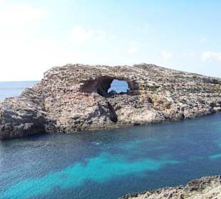 Kleine Felsen vor Comino