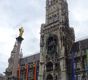 Mariensäule und Rathaus