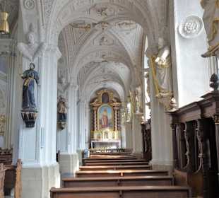 Blick in das rechte Seitenschiff