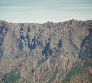 Blick über die Caldera bis zu Rio de los Muchachos