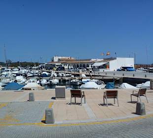 Colonia, by the port