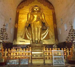 Eine der 4 Buddha-Statuen