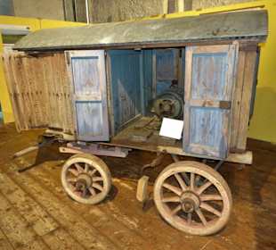 Rundgang durch die Geräteausstellung des Museums