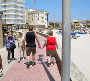 Promenade am Strand von S'Illot