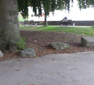 Skulptur "Hockender Schwimmer"