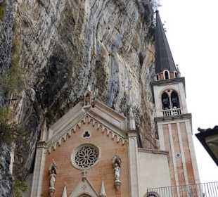 Felsenkapelle... nur noch ein paar Stufen!