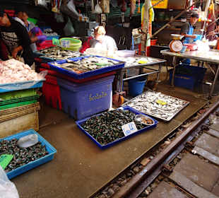 Im Railway Markt von Meaklong