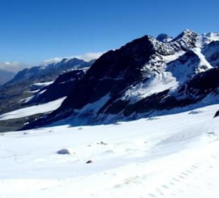 Eindrücke auf dem Gletscher im Sommer