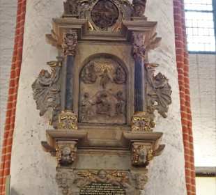 Epitaph im Hauptschiff der Kirche