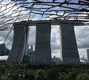 Marina Bay Hotel