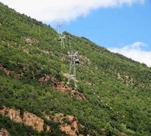 Blick aus der Seilbahn auf die Hänge des Ritten