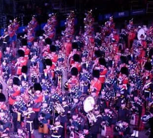 Das vereinte Musikkorps spielt auf