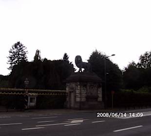 Zaun vom Schloß Laken am Park