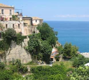 Lecker Tartufo Eis schlemmen und dabei diese Aussi
