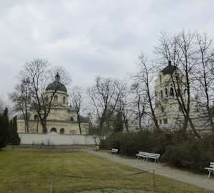 Blick vom Wilanów-Park zur St.-Anna-Kirche