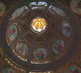 Die Kuppel über dem Altar