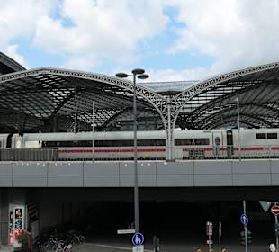 Beim Kölner Hauptbahnhof