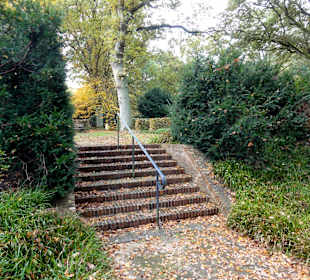 Treppenaufgang zu einem Gräberfeld