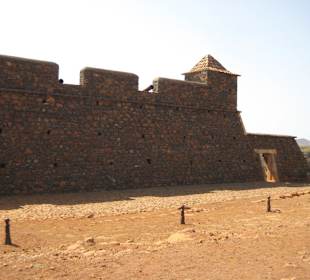 Forte Real de São Filipe - Mächtige Mauern