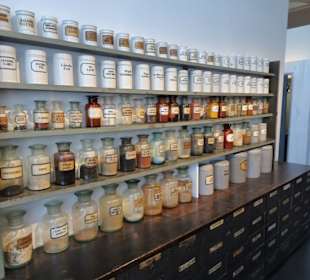 In einer historischen Apotheke