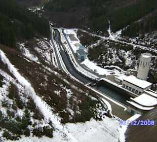 Blick von der Staumauer ins Tal