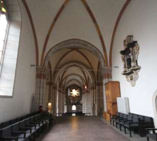 Blick in das Seitenschiff