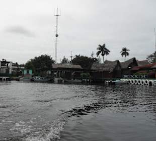 Bootsfahrt zum Indianerdorf