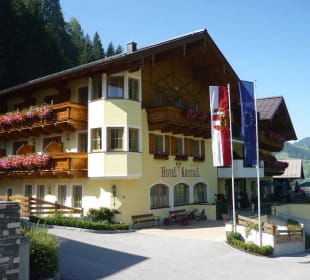 Hotel bei Tag